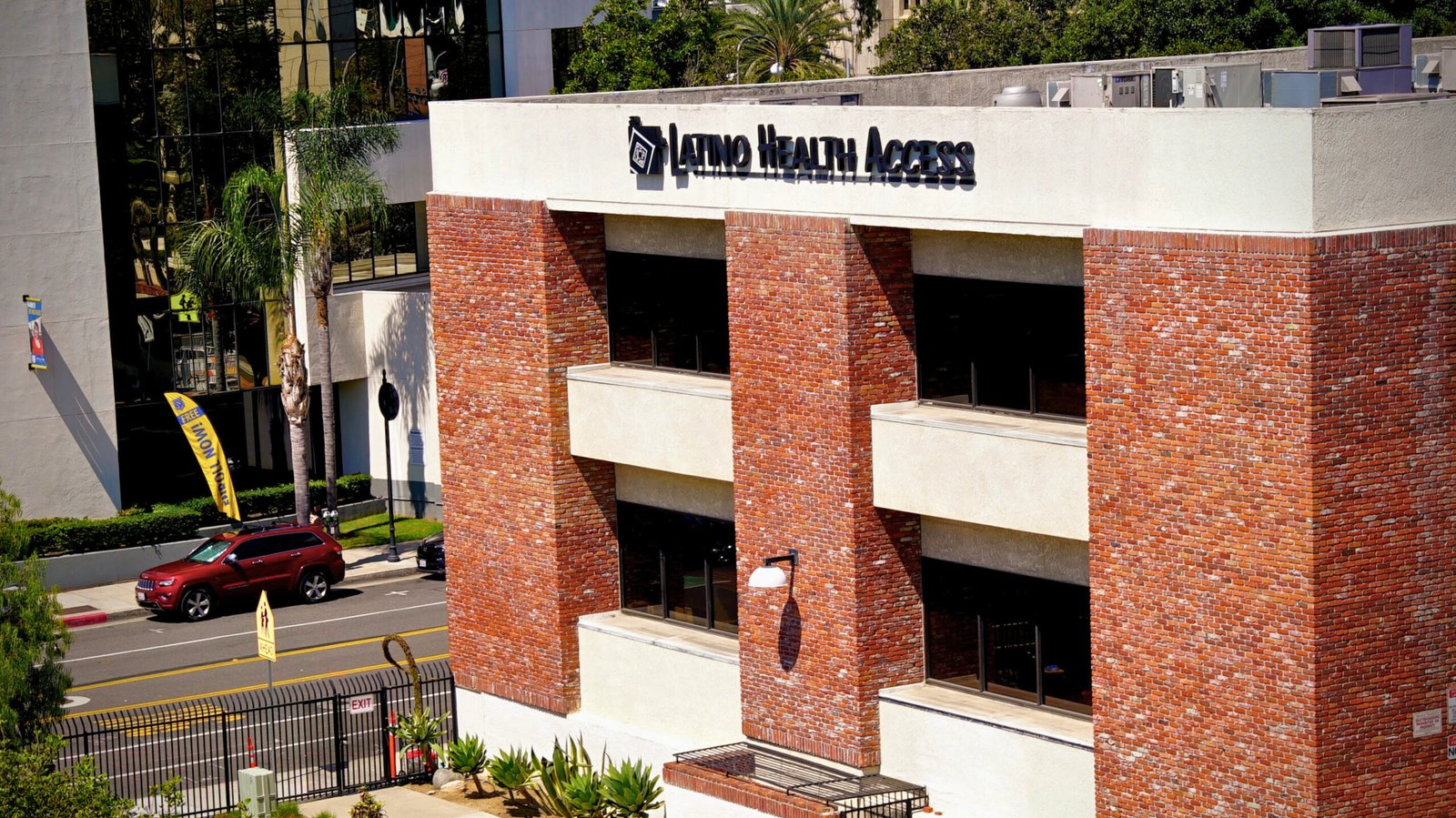 Equipo de CalOptima Navigation de Latino Health Access trabajando con familias en Orange County